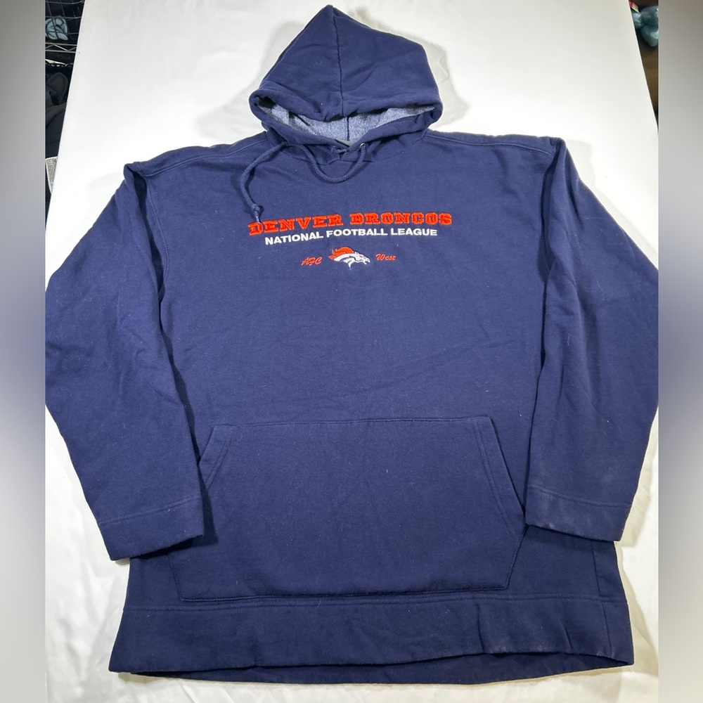 the edge Denver Broncos men’s large Navy blue  sweatshirt